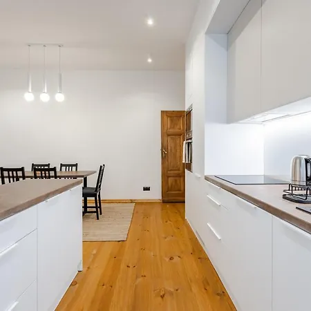 Two Bedroom Very Berry Apartment In Poznan With Desk By Noclegi Renters Exterior photo