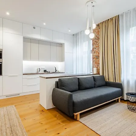Two Bedroom Very Berry Apartment In Poznan With Desk By Noclegi Renters Exterior photo