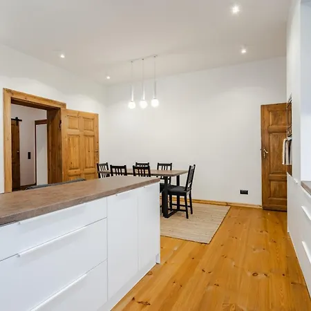 Two Bedroom Very Berry Apartment In Poznan With Desk By Noclegi Renters Exterior photo