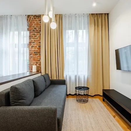 Two Bedroom Very Berry Apartment In Poznan With Desk By Noclegi Renters Exterior photo
