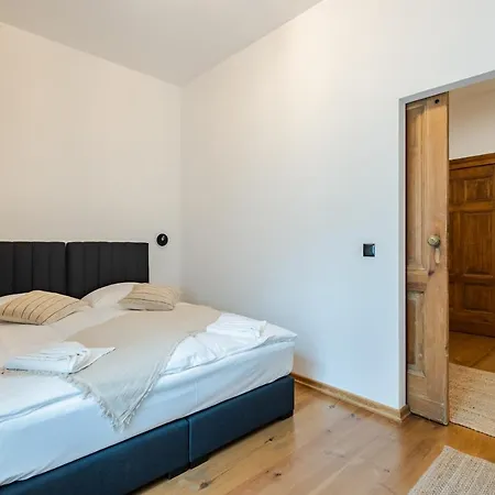 Two Bedroom Very Berry Apartment In Poznan With Desk By Noclegi Renters Exterior photo