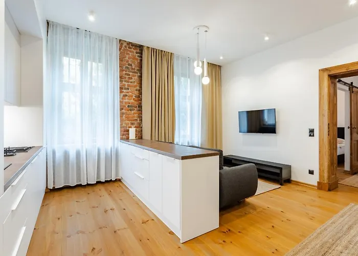 Two Bedroom Very Berry Apartment In Poznan With Desk By Noclegi Renters