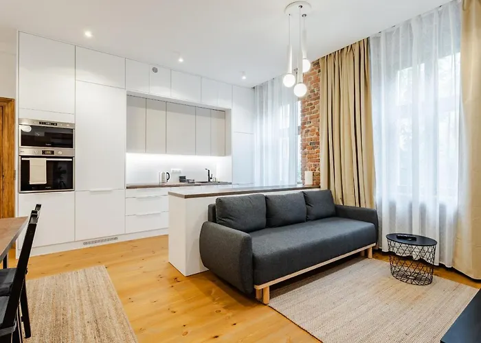 Two Bedroom Very Berry Apartment In Poznan With Desk By Noclegi Renters