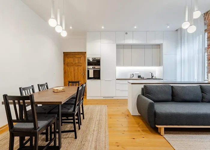 Two Bedroom Very Berry Apartment In Poznan With Desk By Noclegi Renters