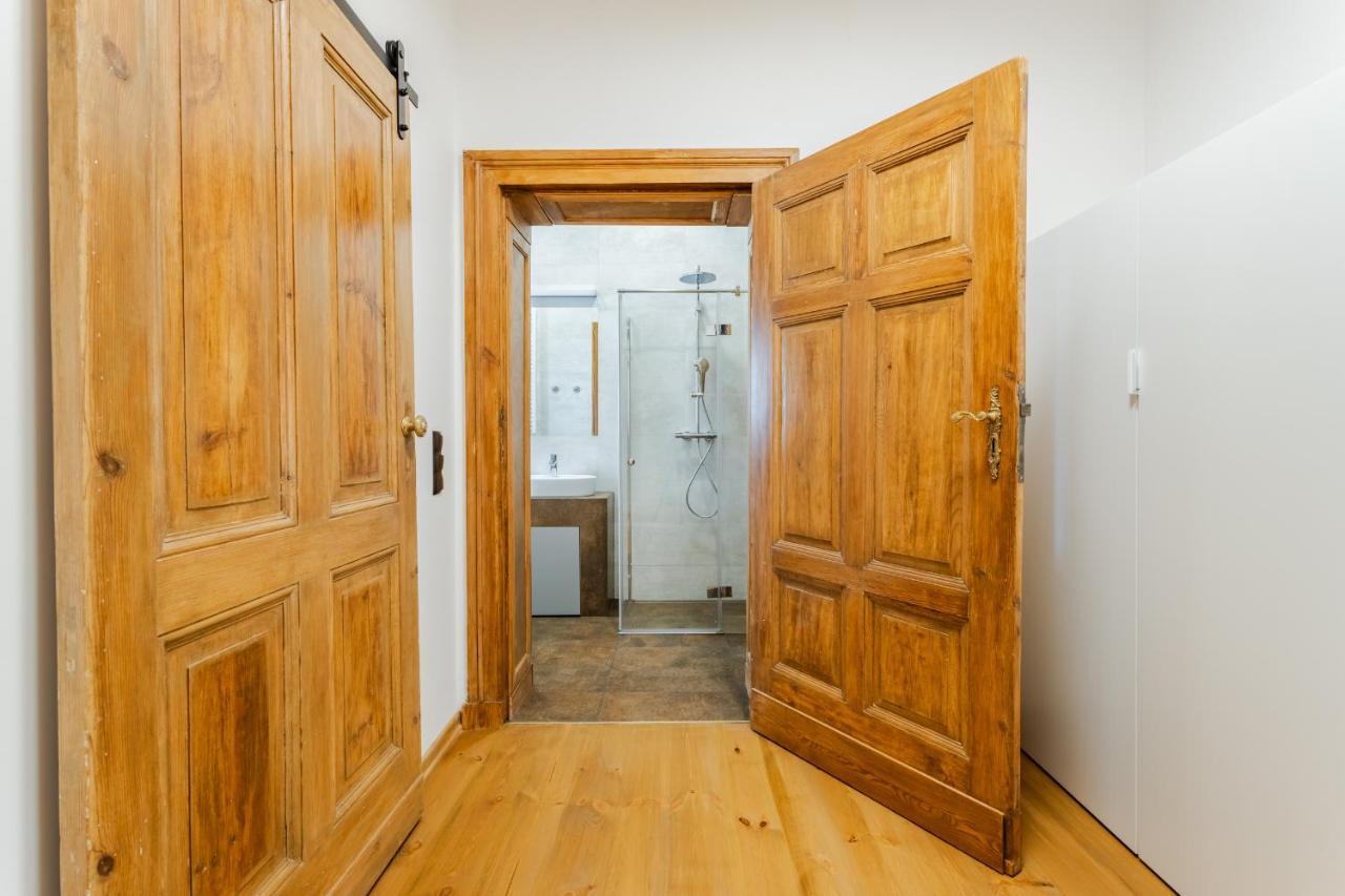 Two Bedroom Very Berry In With Desk By Renters Leilighet *
