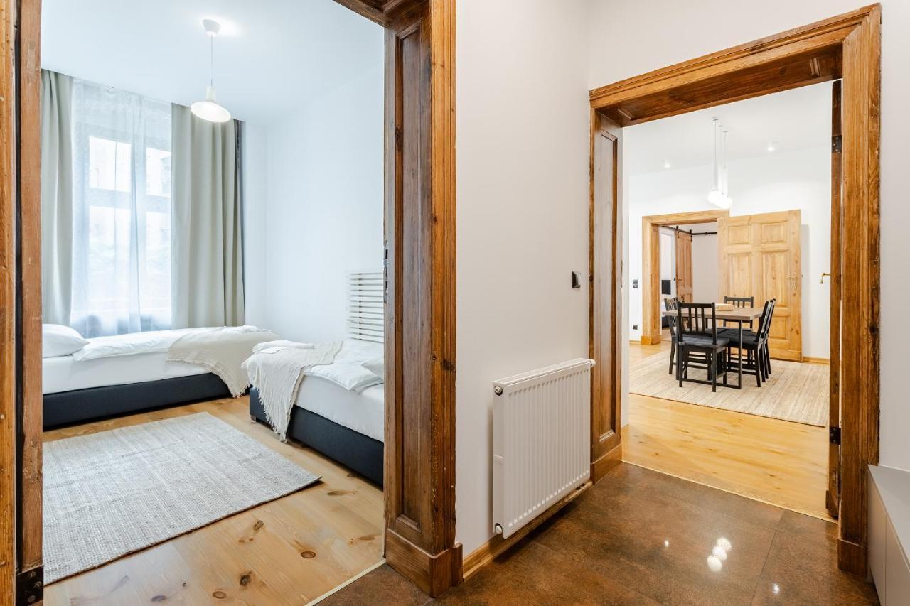 Two Bedroom Very Berry In With Desk By Renters