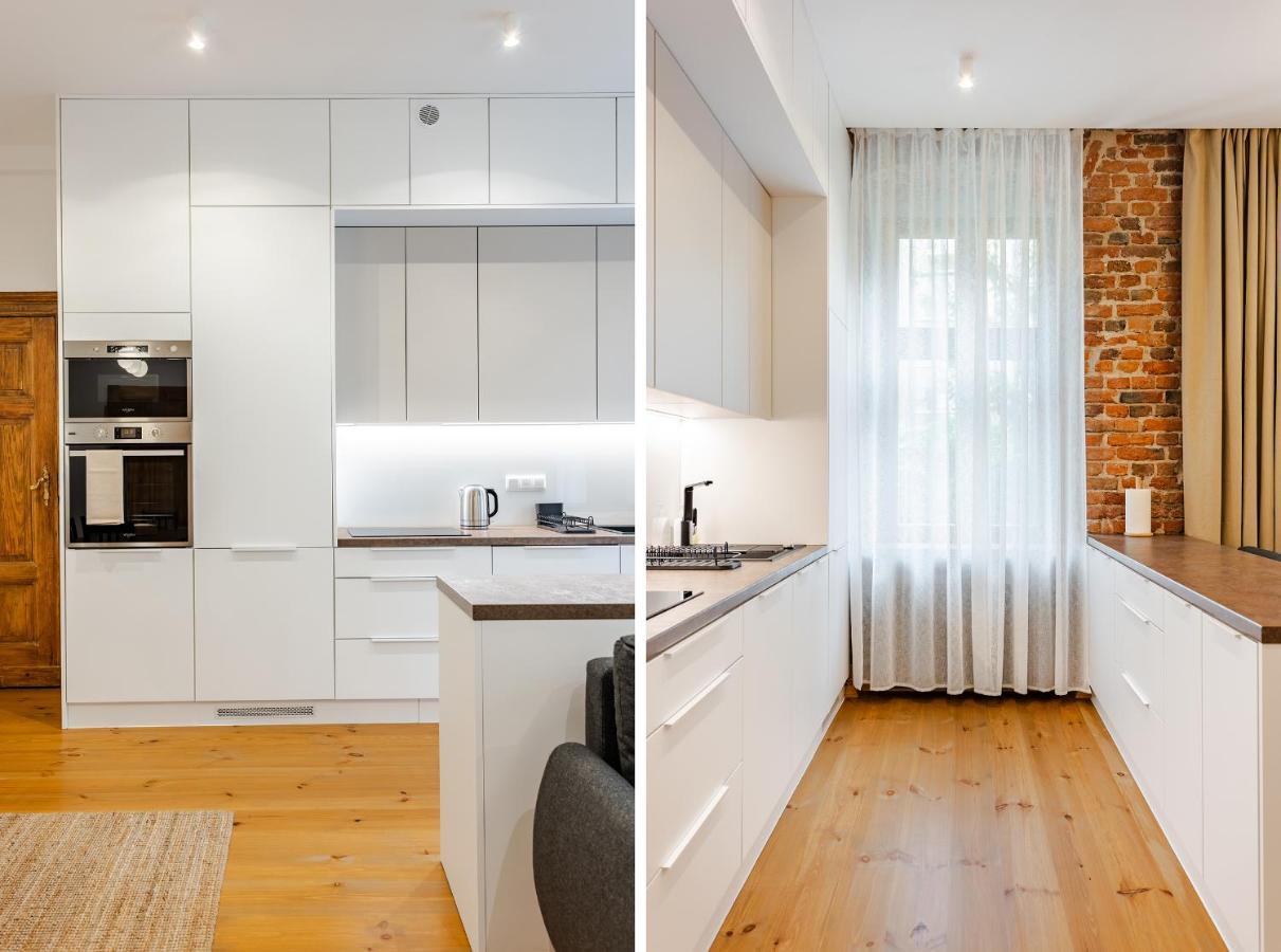 Two Bedroom Very Berry In With Desk By Renters Leilighet Poznań