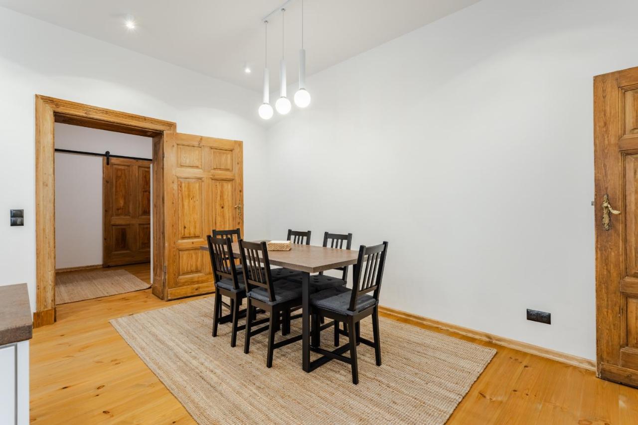 Two Bedroom Very Berry In With Desk By Renters *