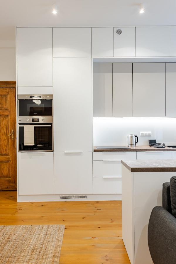 Two Bedroom Very Berry In With Desk By Renters Leilighet *